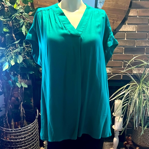 Nine West Tops - Nine West Popover Blouse!!💚🍍🍍🍍